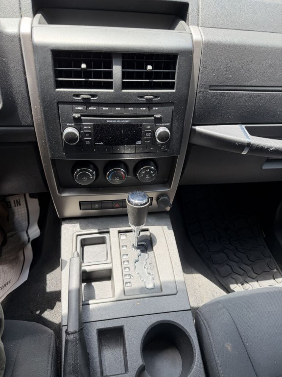 2012 Jeep Liberty Image 13