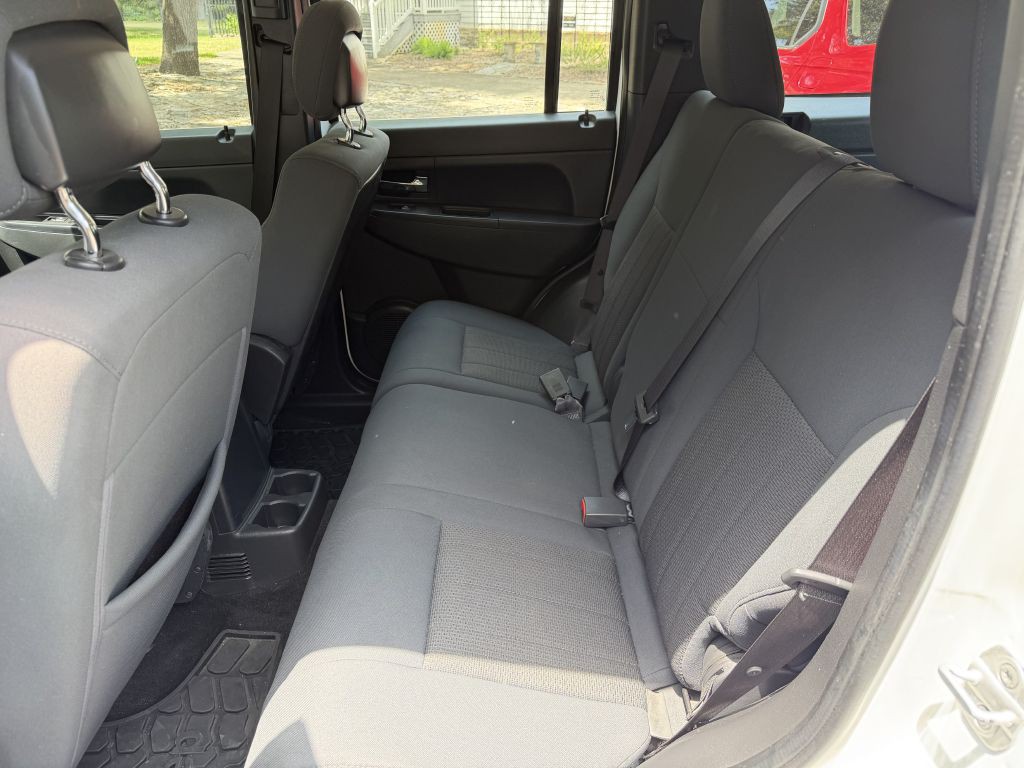 2012 Jeep Liberty Image 15