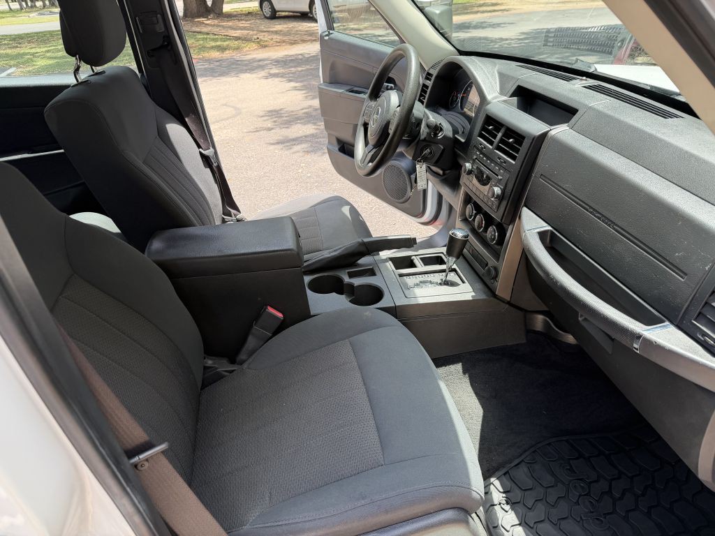 2012 Jeep Liberty Image 19