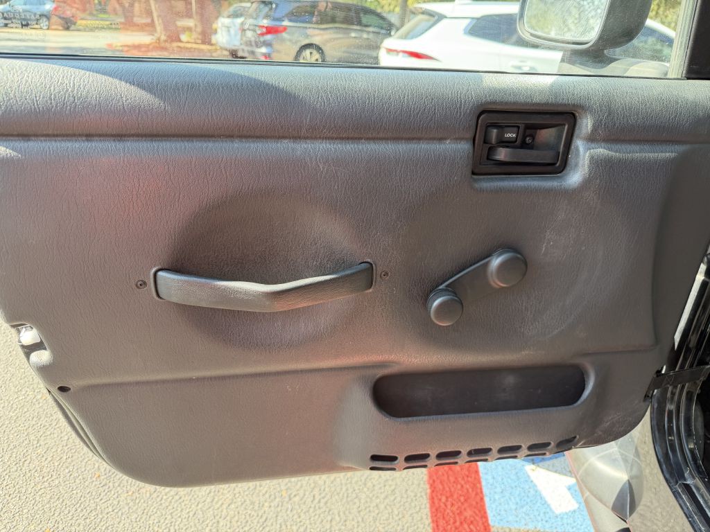 2004 Jeep Wrangler Image 13