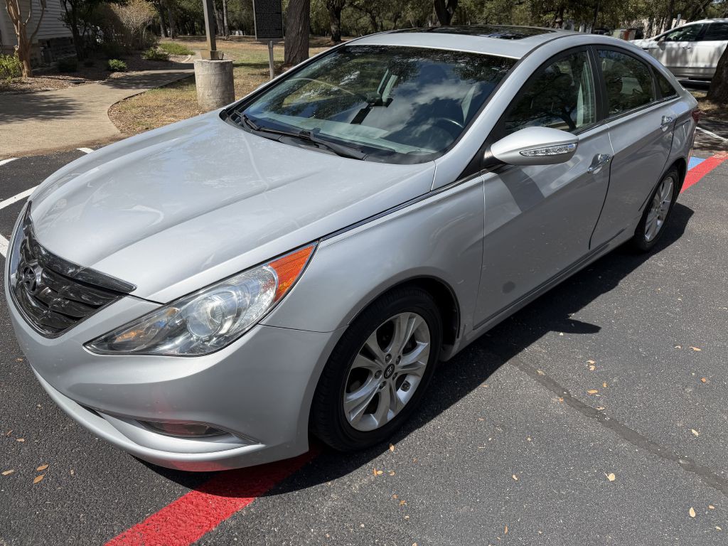 2011 Hyundai Sonata Image 2