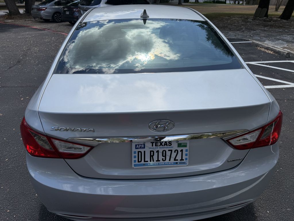 2011 Hyundai Sonata Image 4