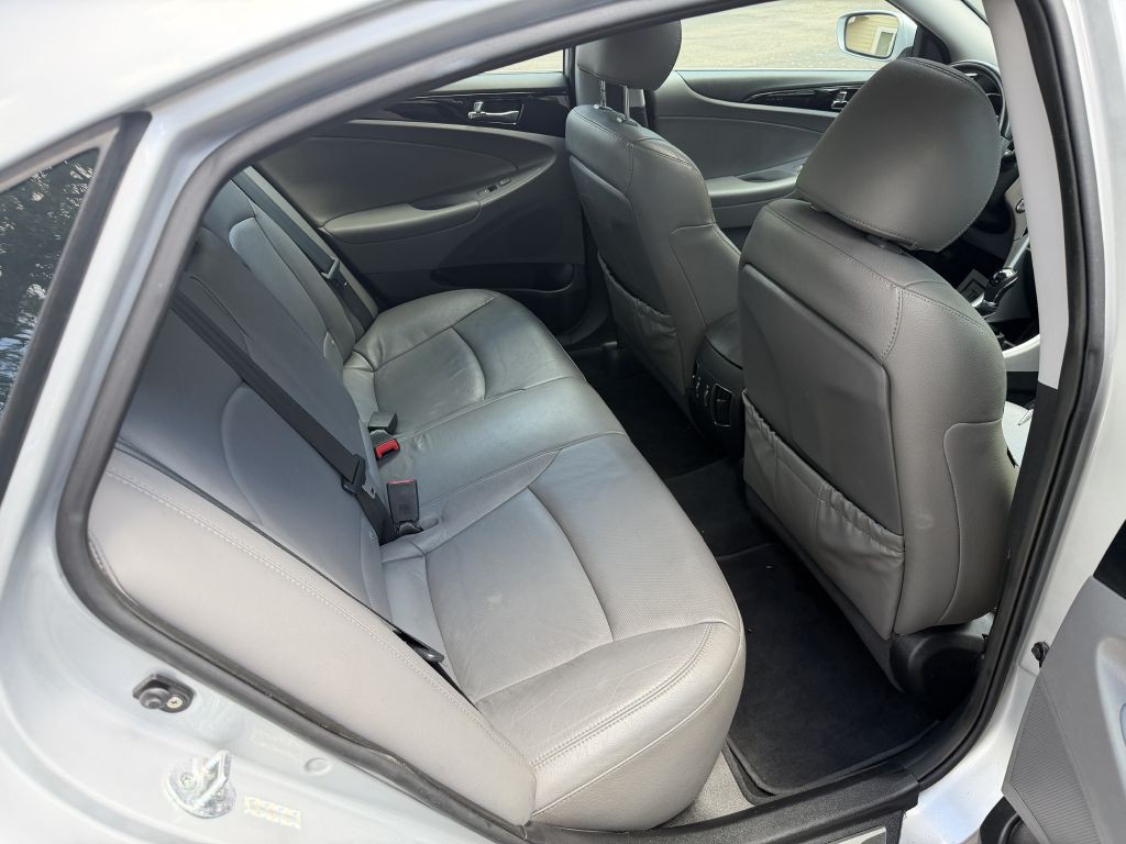 2011 Hyundai Sonata Image 18