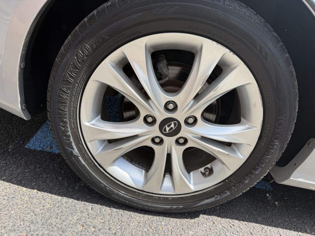 2011 Hyundai Sonata Image 22
