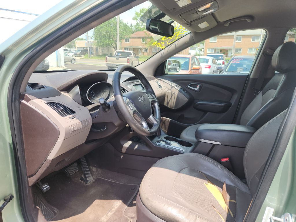 2011 Hyundai Tucson Image 12