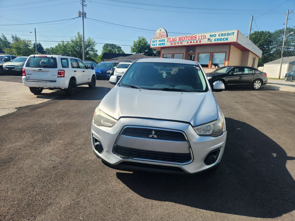 2014 Mitsubishi Outlander Image 2