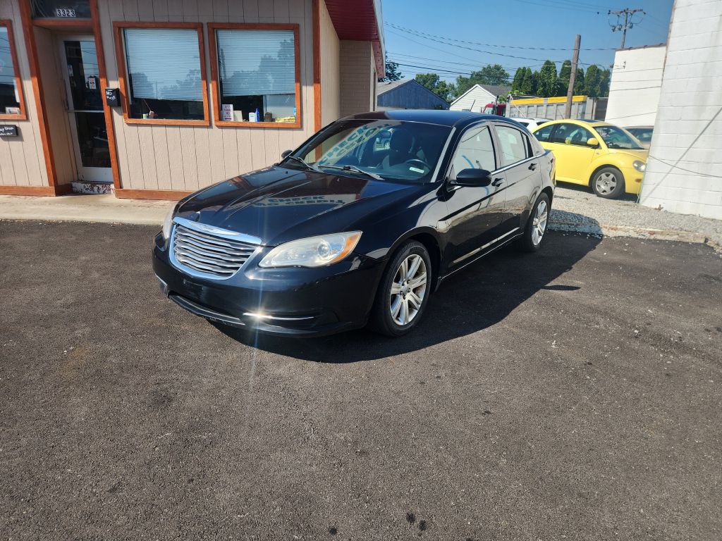 2012 Chrysler 200 Image 1