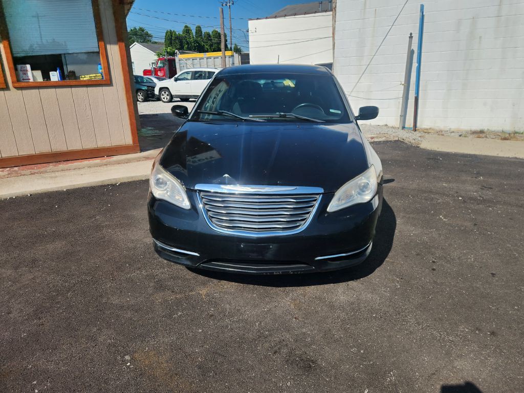 2012 Chrysler 200 Image 2