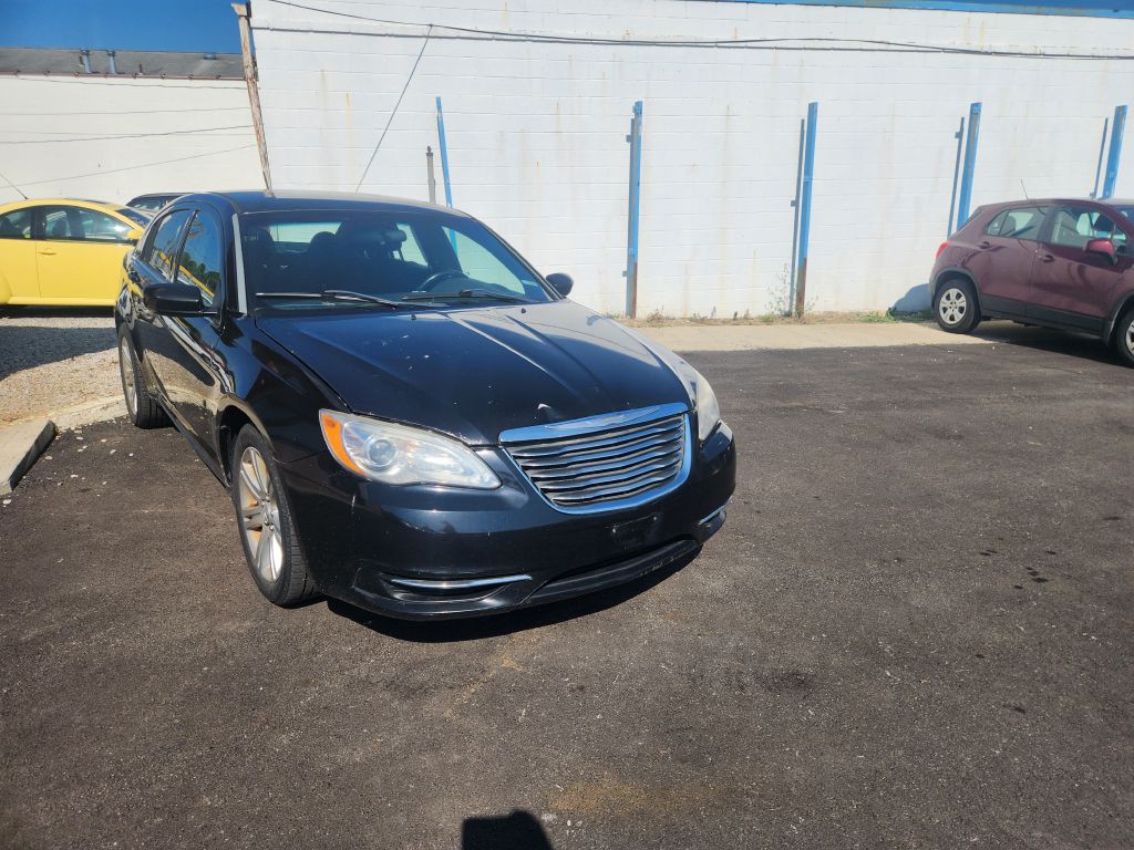 2012 Chrysler 200 Image 3
