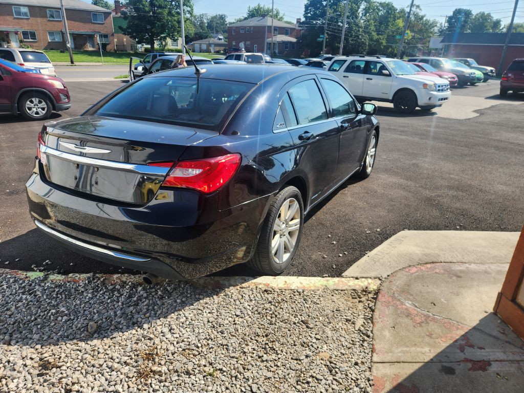 2012 Chrysler 200 Image 5