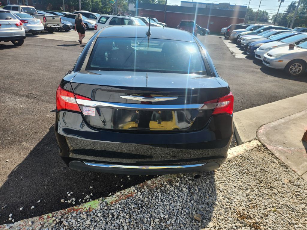 2012 Chrysler 200 Image 6