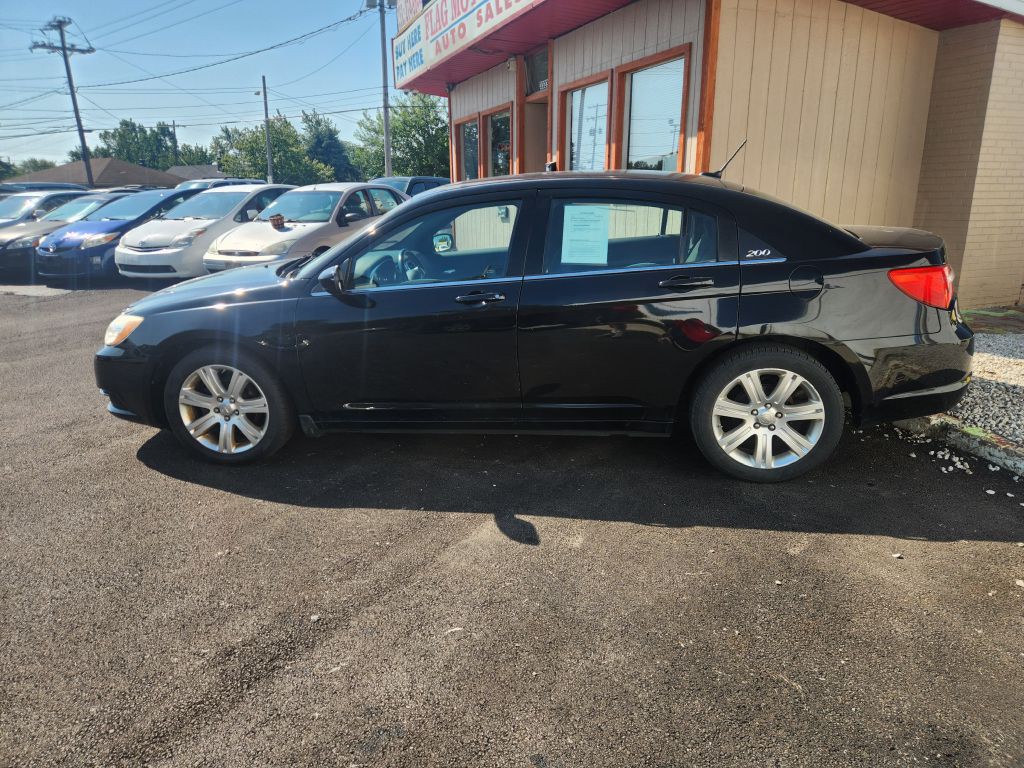 2012 Chrysler 200 Image 8