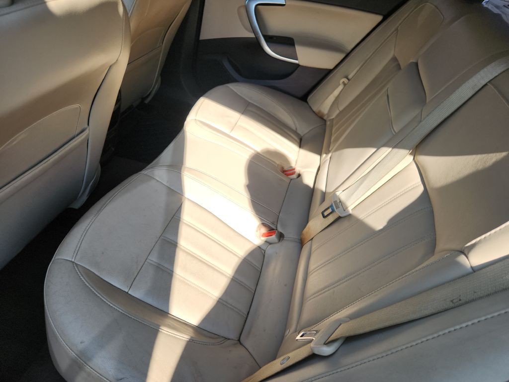 2011 Buick Regal Image 12