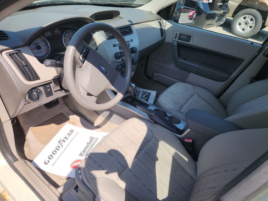 2010 Ford Focus Image 12