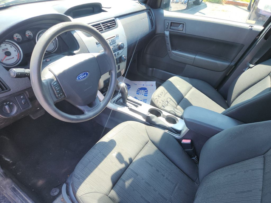 2010 Ford Focus Image 12