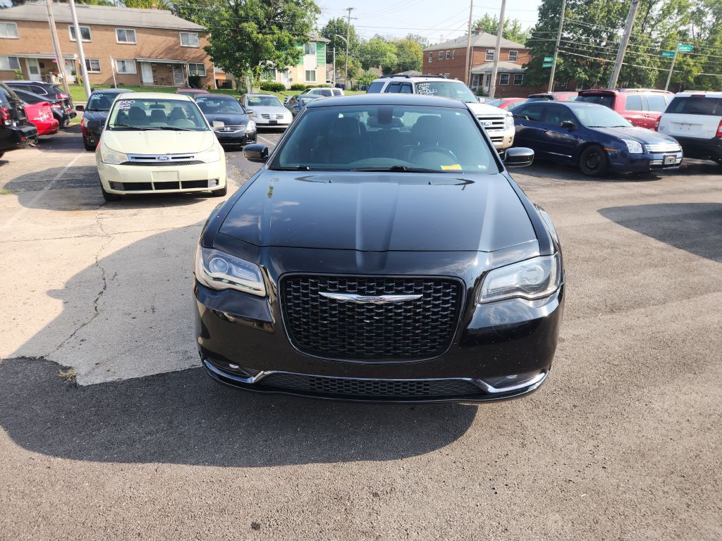 2015 Chrysler 300 Image 2