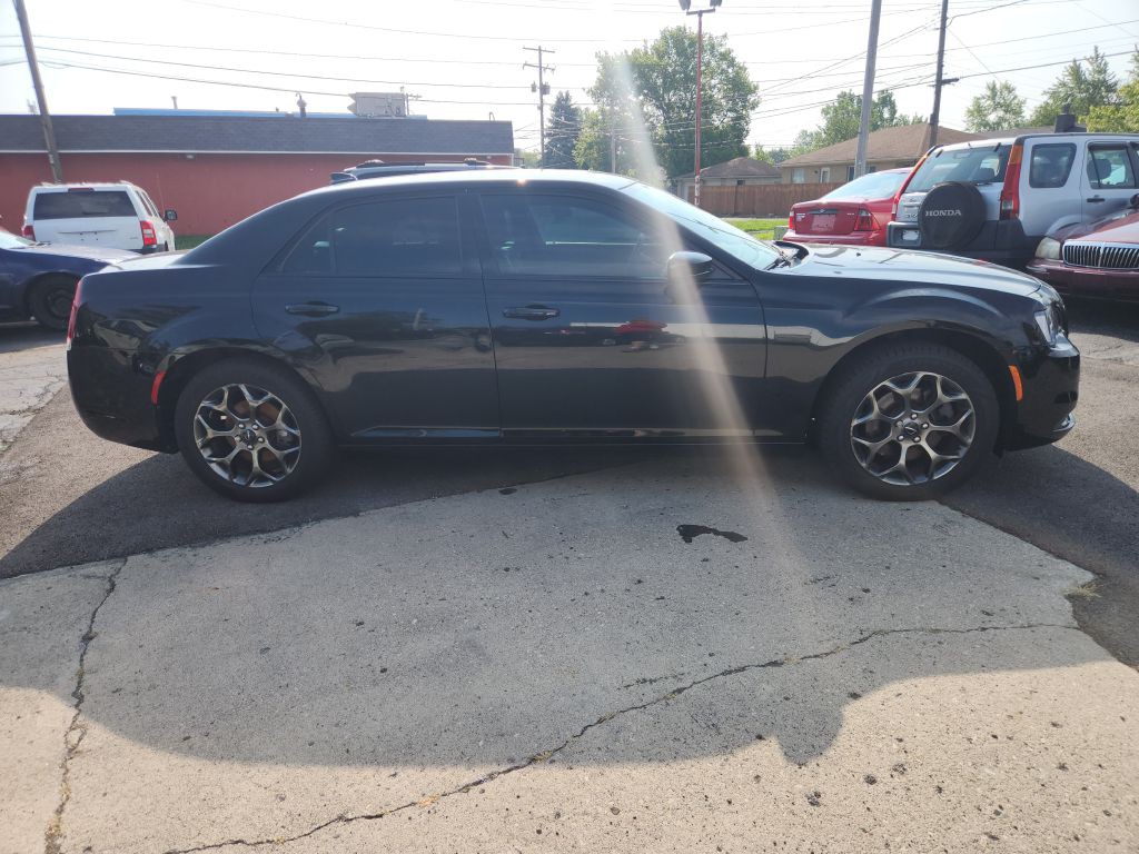 2015 Chrysler 300 Image 4