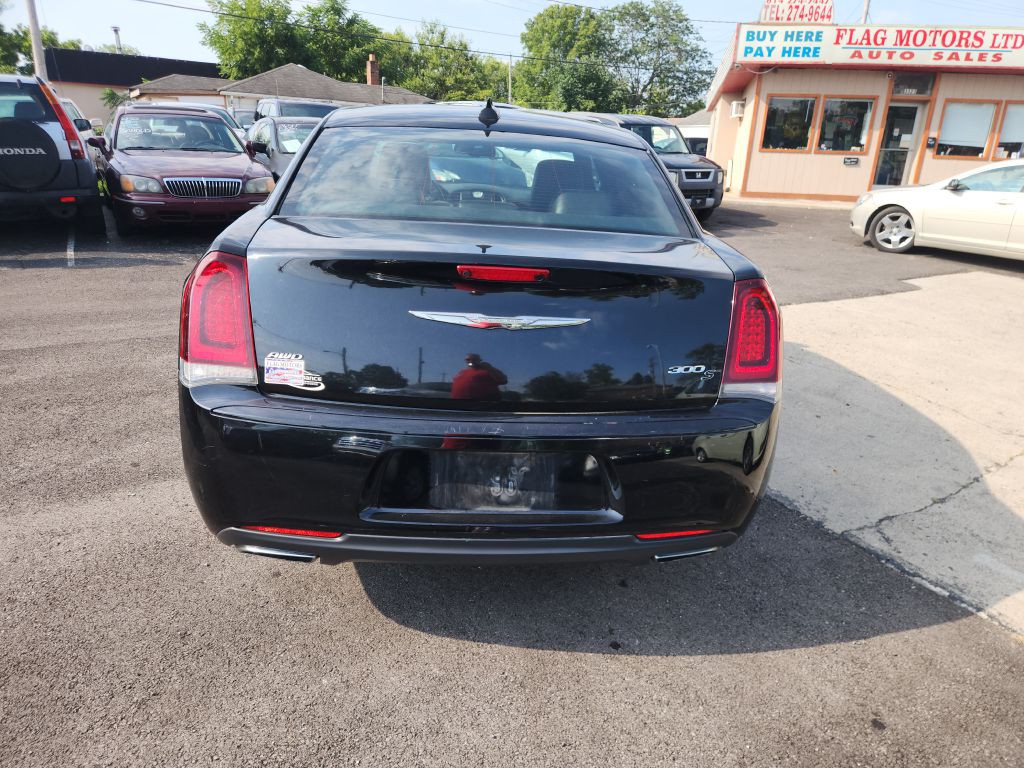 2015 Chrysler 300 Image 6