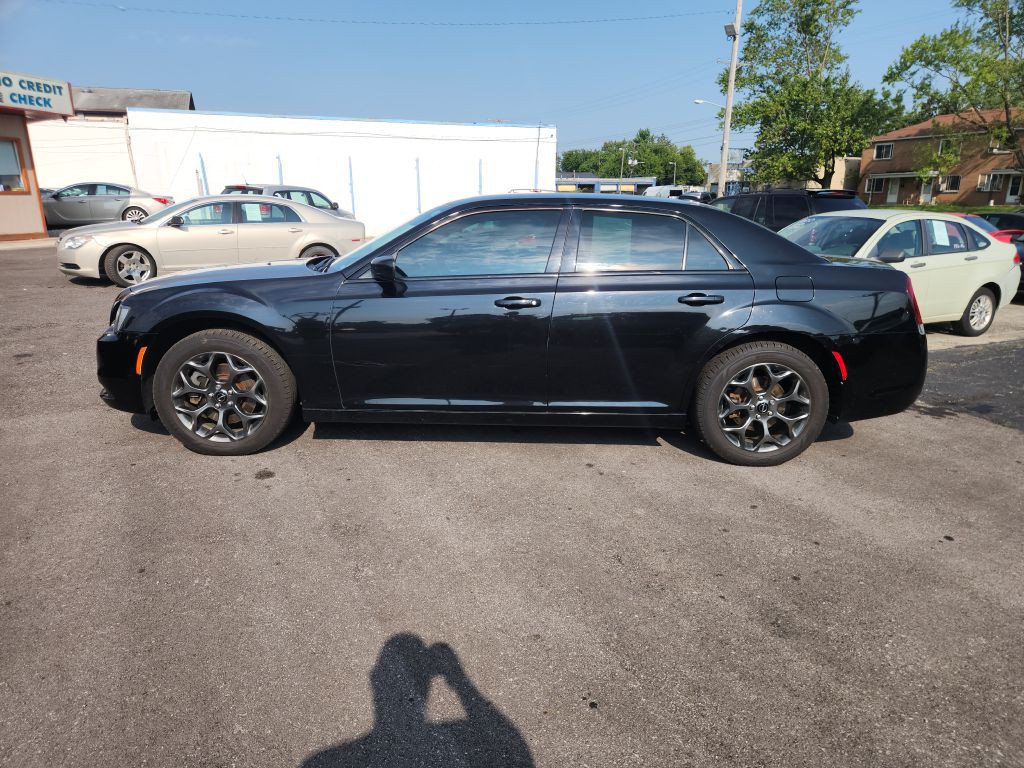2015 Chrysler 300 Image 8