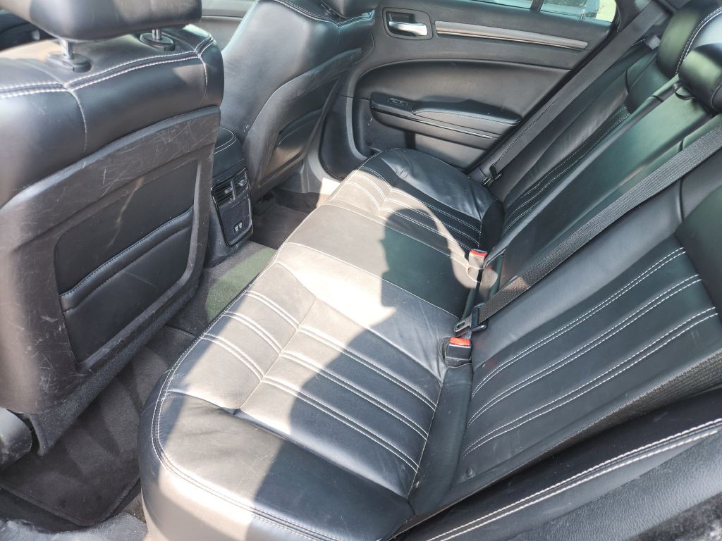 2015 Chrysler 300 Image 11