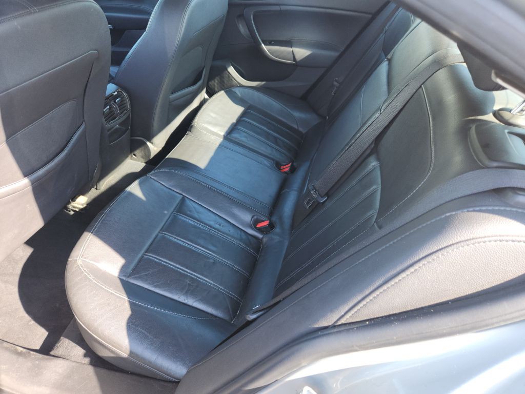 2011 Buick Regal Image 11