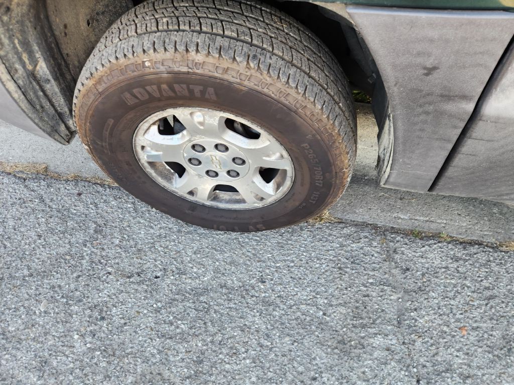 2004 Chevrolet Avalanche Image 10