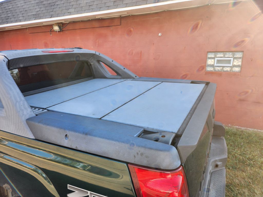 2004 Chevrolet Avalanche Image 11
