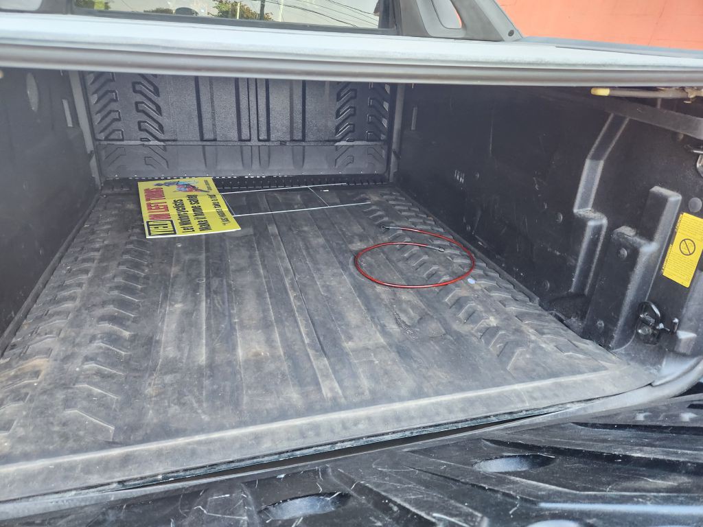 2004 Chevrolet Avalanche Image 12