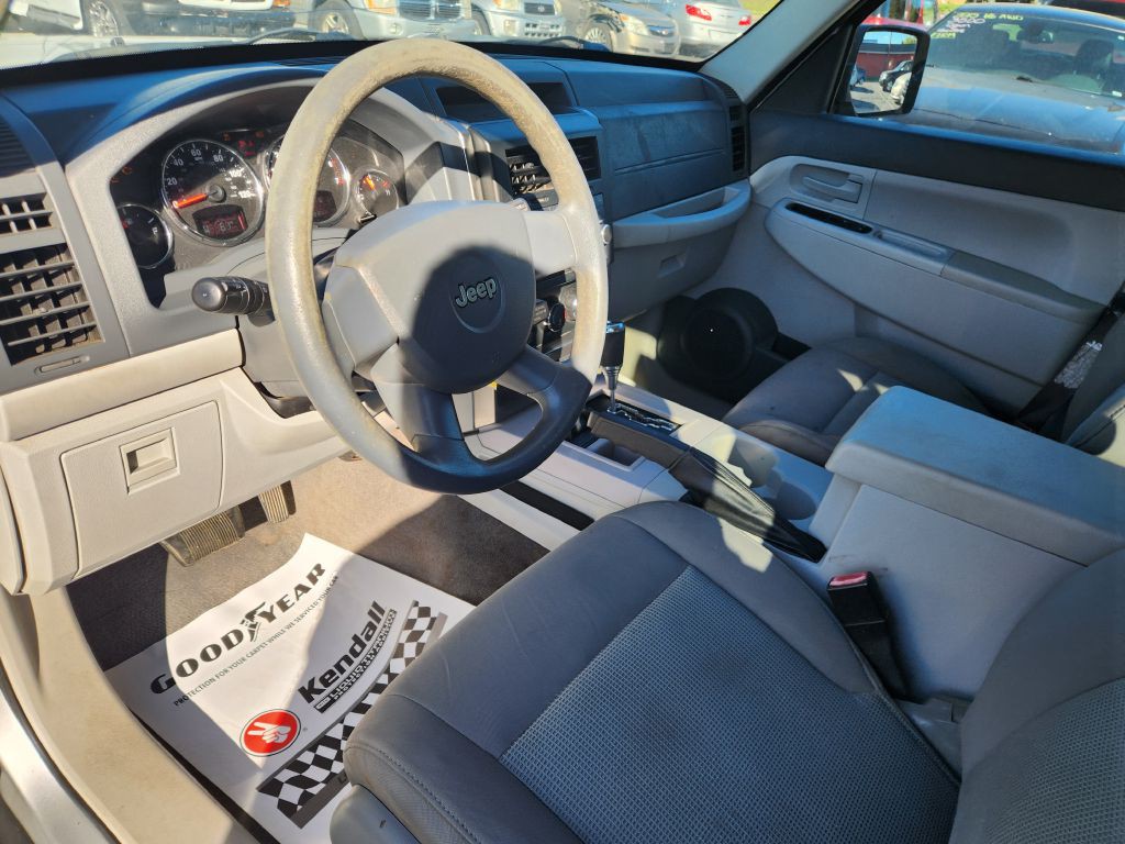 2008 Jeep Liberty Image 12