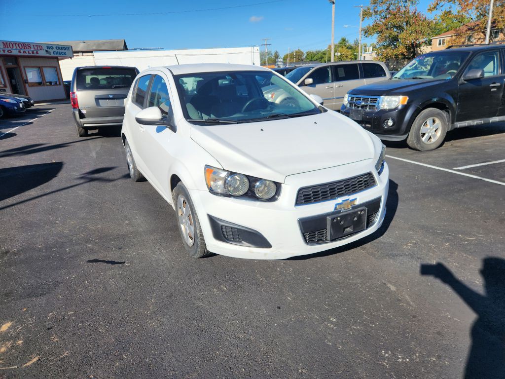 2015 Chevrolet Sonic Image 3