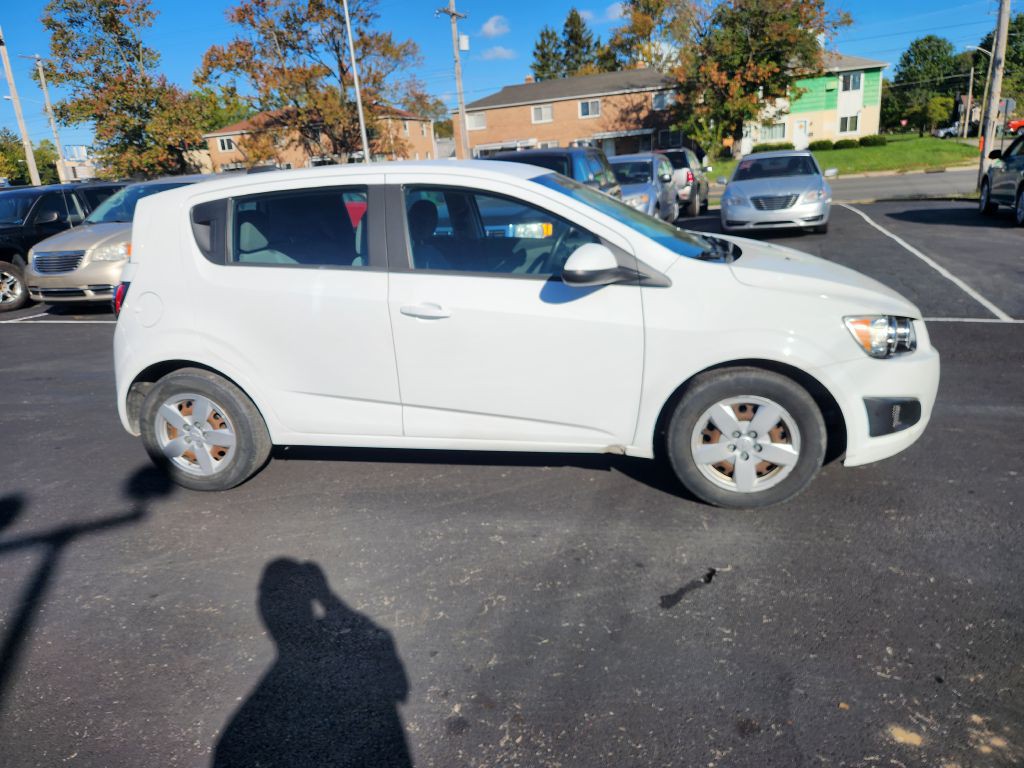 2015 Chevrolet Sonic Image 4