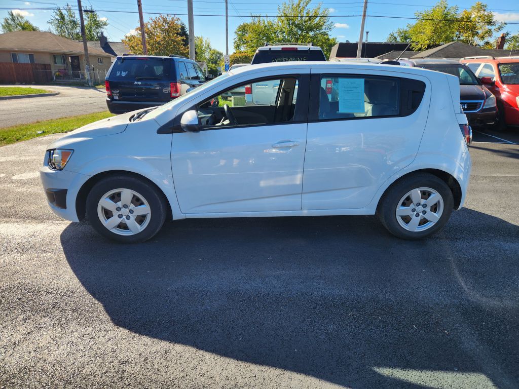 2015 Chevrolet Sonic Image 8