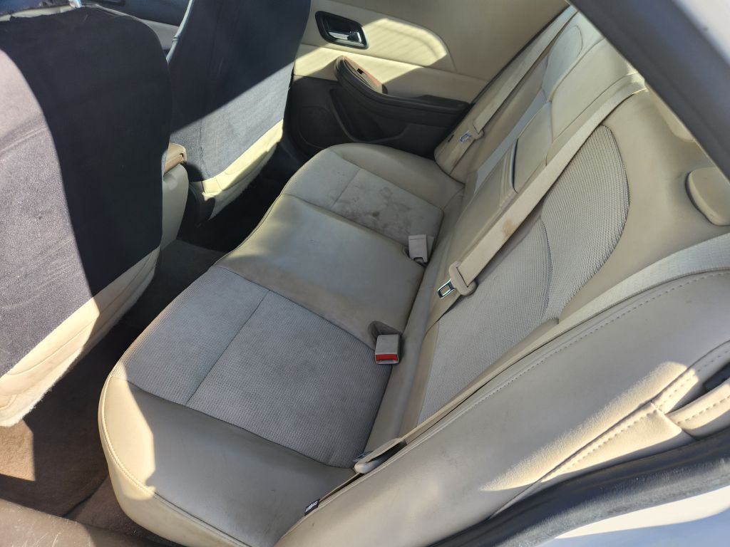 2013 Chevrolet Malibu Image 11