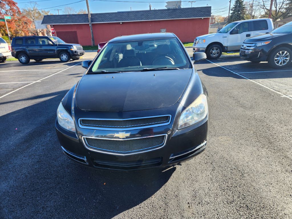2011 Chevrolet Malibu Image 2