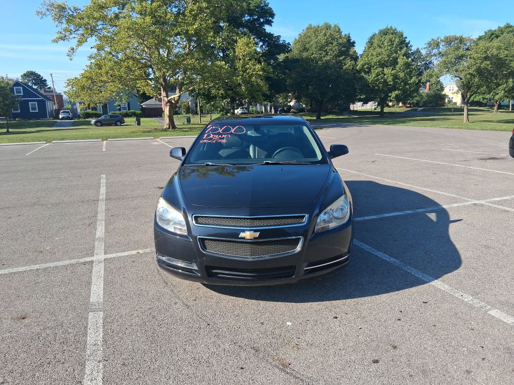 2011 Chevrolet Malibu Image 2