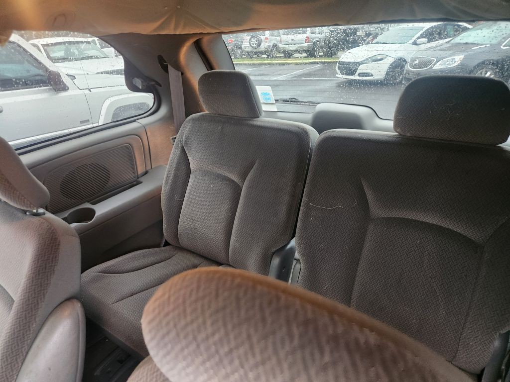 2005 Dodge Ram Van Image 12