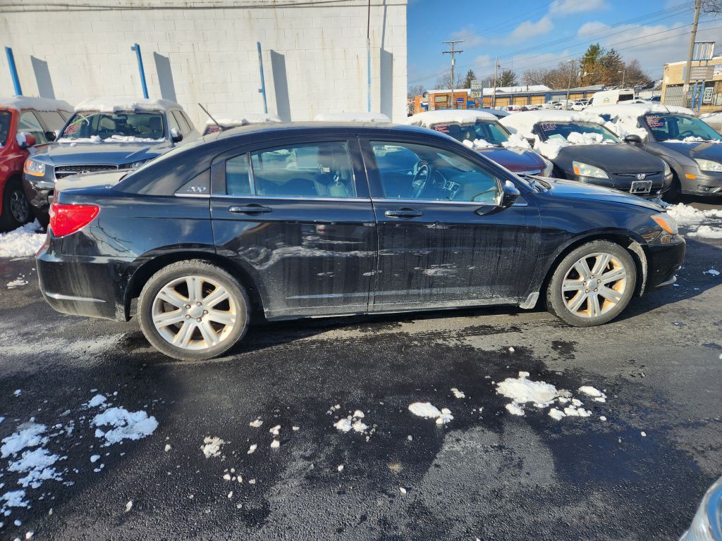2012 Chrysler 200 Image 4