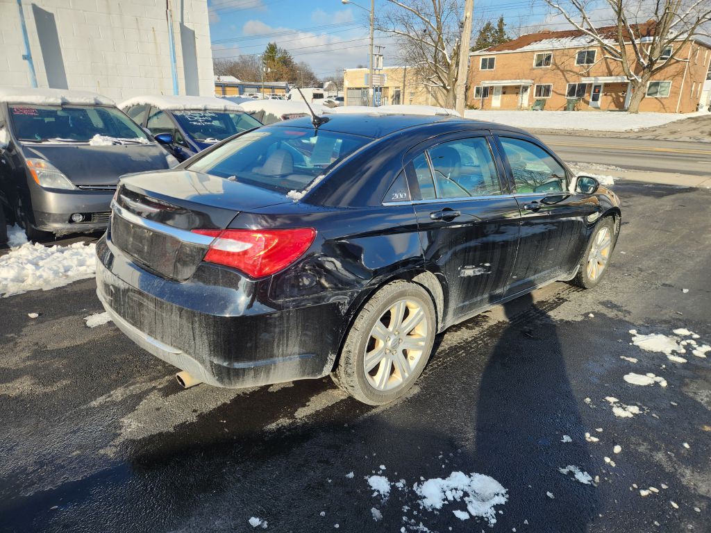 2012 Chrysler 200 Image 5
