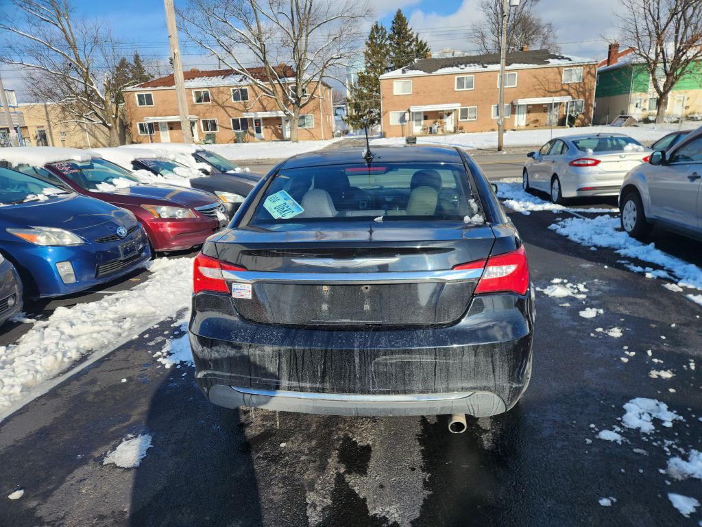 2012 Chrysler 200 Image 6