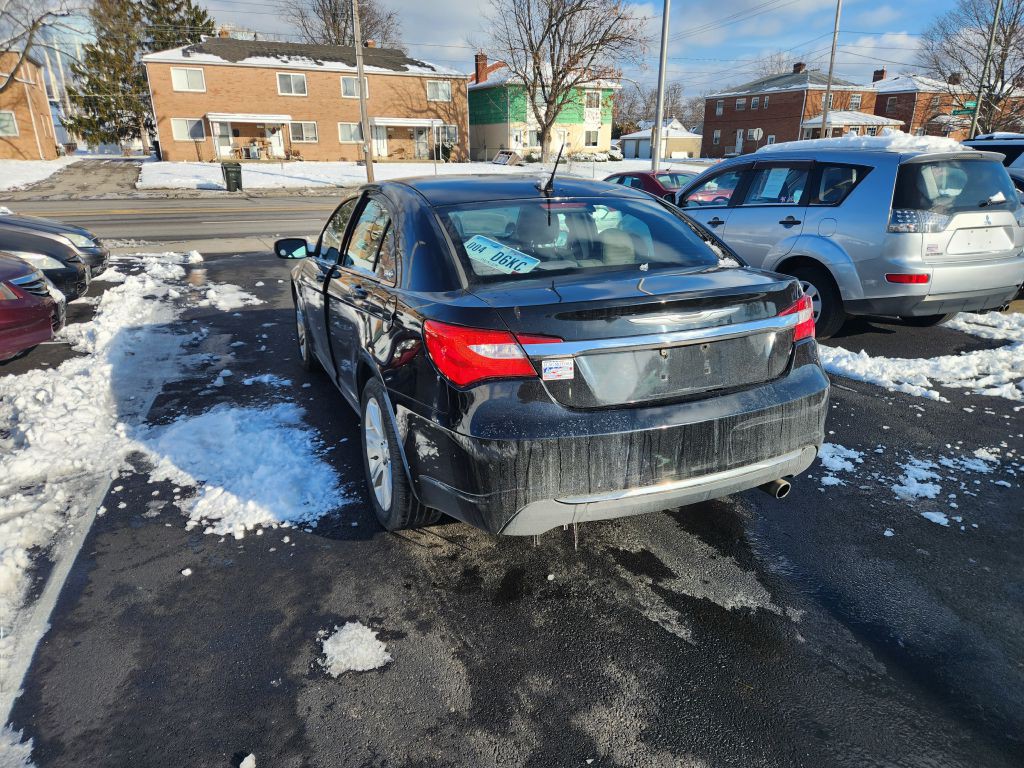 2012 Chrysler 200 Image 7