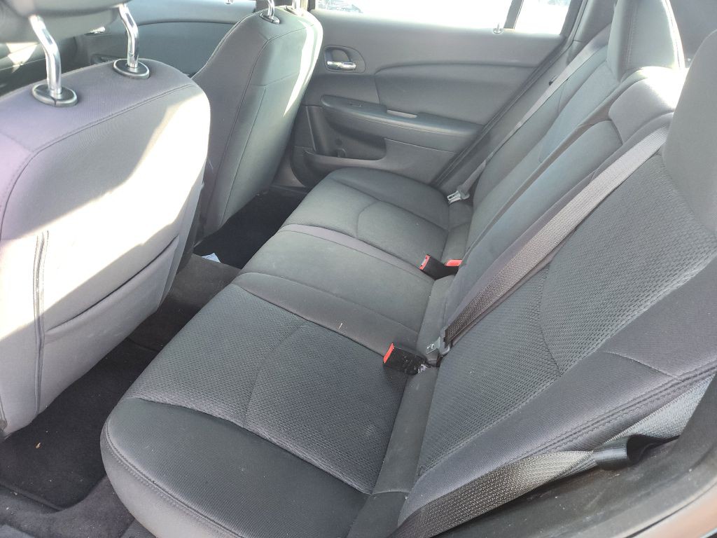 2012 Chrysler 200 Image 11