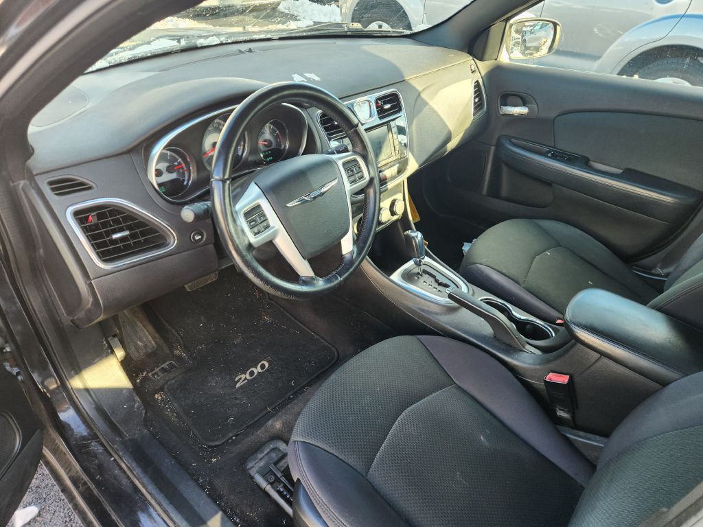 2012 Chrysler 200 Image 12