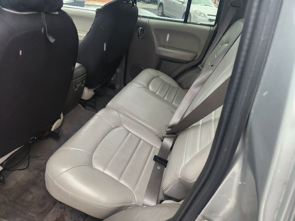 2003 Jeep Liberty Image 13