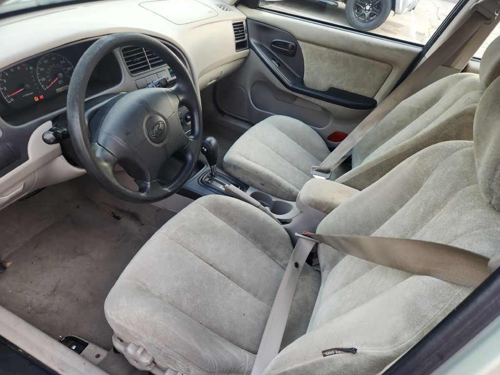 2003 Hyundai Elantra Image 12