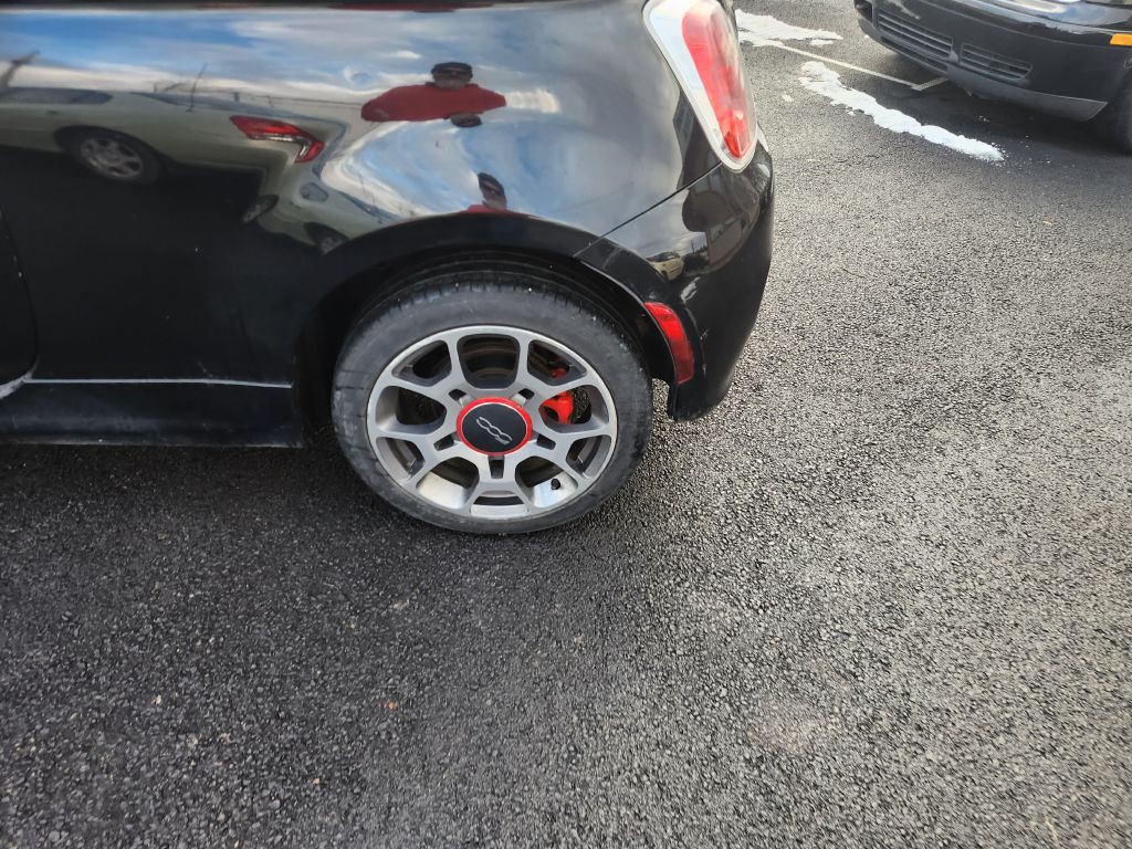 2015 FIAT 500 Image 9