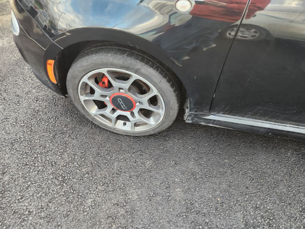 2015 FIAT 500 Image 10