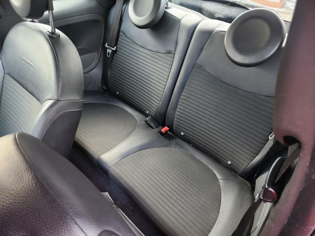 2015 FIAT 500 Image 11