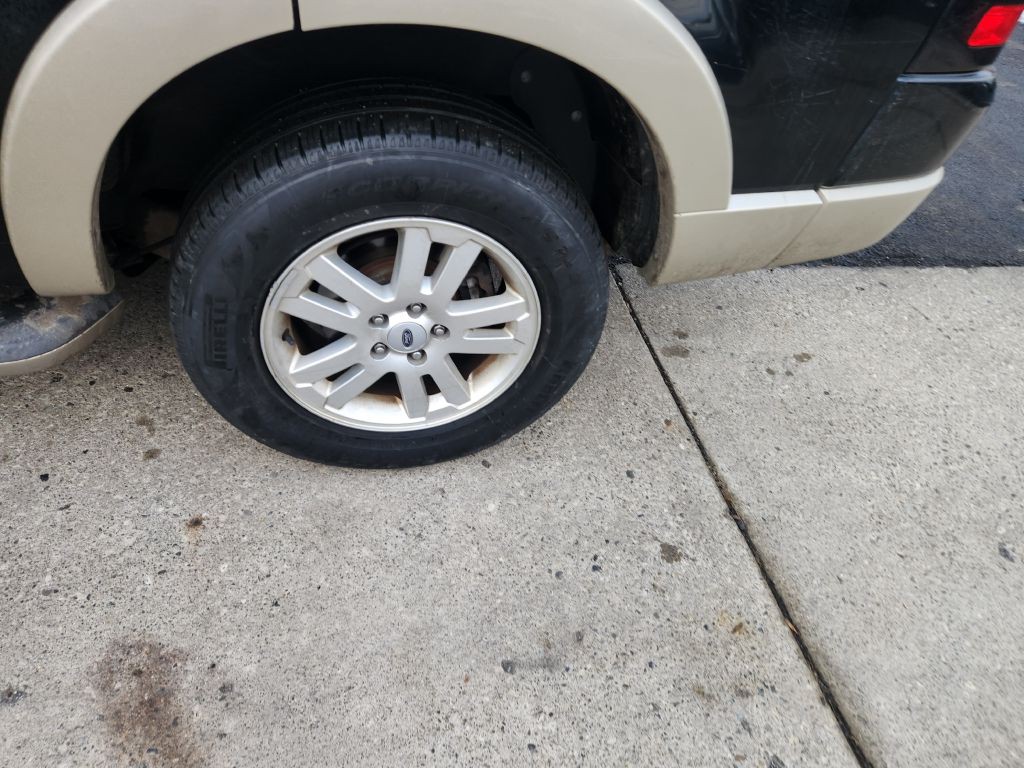 2010 Ford Explorer Image 9