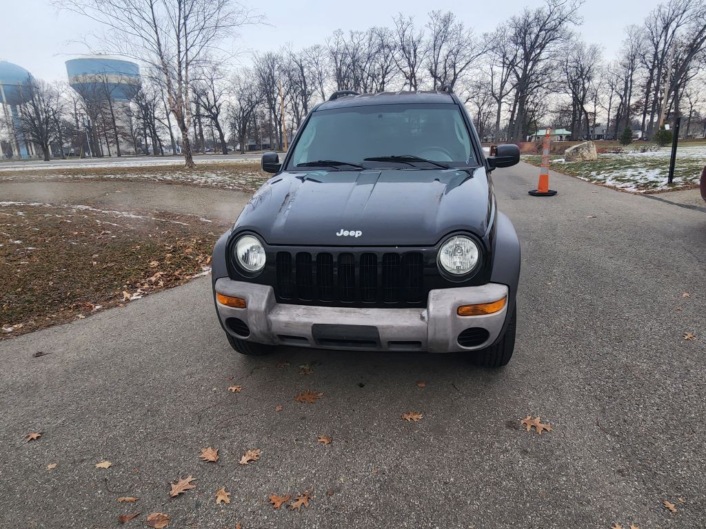 2004 Jeep Liberty Image 2