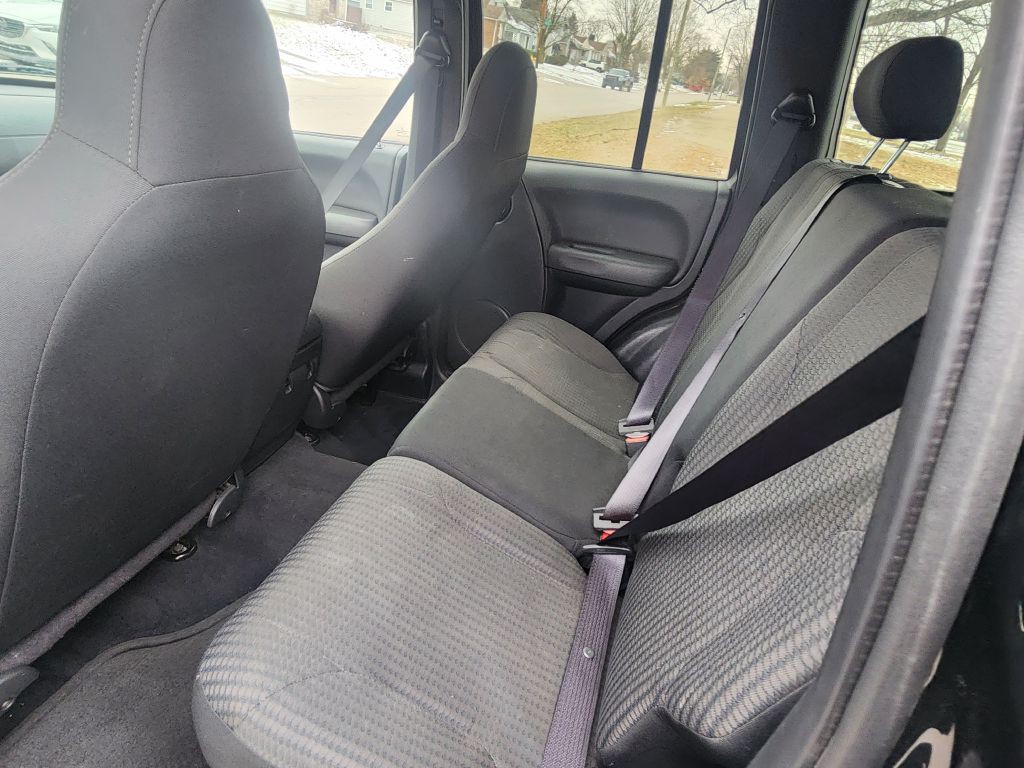 2004 Jeep Liberty Image 11